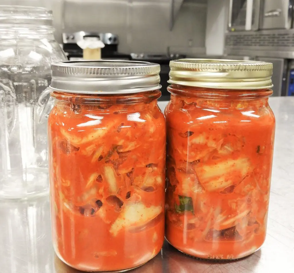 Fermentált ételek és a bélflóra: a savanyúságtól a kombucháig